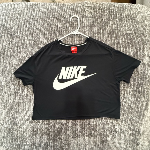 Nike Tops - Nike / Women's Crop Top / L